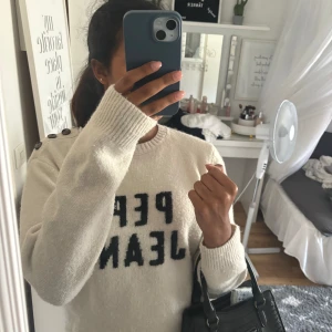 Snygg sweatshirt  - Så snygg sweatshirt från Peppe jeans! Var ganska dyr från början pga av märket får av pris. Står L i tröjan men sitter som S/M har själv S!💕