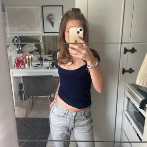 Gråa lågmidjade jeans - Gråa lågmidjade jeans med rak passform🎀🎀