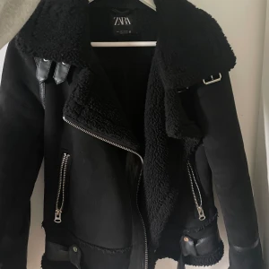Biker jacka - Jacka ifrån Zara i storlek s i bra skick!!