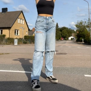 Jeans  - Jeans från Gina tricot Köpta för något år sedan men knappt använda.