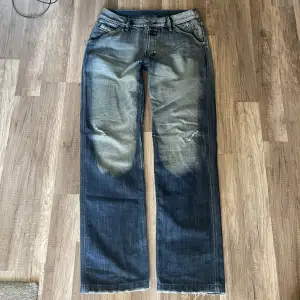 Bootcut ish Diesel Jeans, cool fade på dem. Size 32/32 