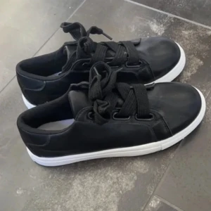 Skor💞💞 - Fina skor som tyvärr blivit för små. Mycket bra skick och knappt använda!💞💞