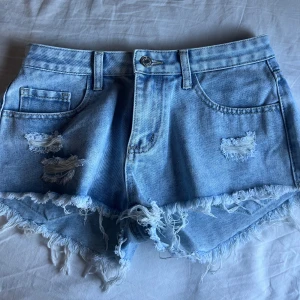 Jeansshorts - Jättesöta jeansshorts som tyvärr var för små på mig❤️ aldrig använda 