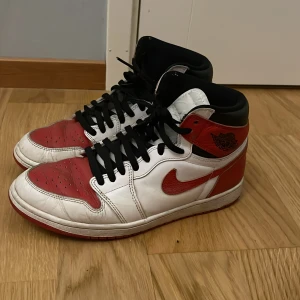 Nike air Jordan 1 high - Galet sköna skor som passar, ja året runt. Jätte snygga och bekväma. Priset är inte hugget i sten! Kom gärna med förslag!