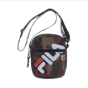 FILA axelväska väska i camouflage  Skick använd 