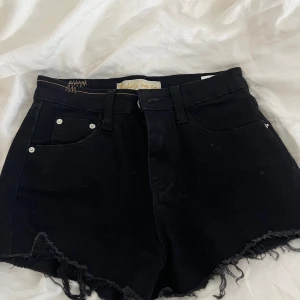 Svarta jeans shorts  - Svarta jeans shorts