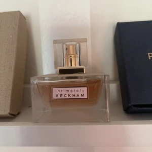 Intemately Beckham for her parfym - Säljer denna parfym då den inte kommer till användning💓Har testat den ett par gånger men den har inga tecken på användning☺️Hör av dig vid frågor m.m. Pris kan diskuteras🫶