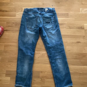 Philip plein jeans - Bra skick pris kan Sänkas vid snabb affär. Säljer då jag vuxit ur dem