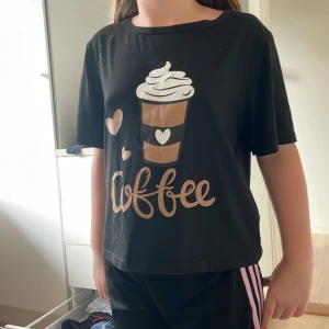 T-shirt  - Passar för någon som är ca 140-150 cm