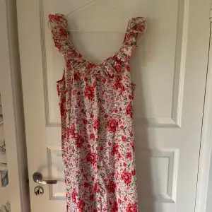 Jättefin blommig klänning