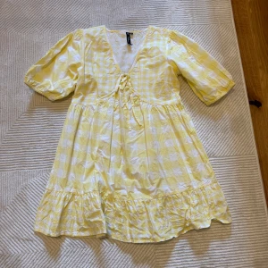 Klänning  - Klänning från asos, storlek 40, oversized 