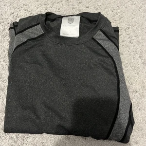 Mayadelorez tröja - Säljer denna tröjan som inte kommer till användning! Nypris 279, säljer för 99 💞