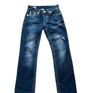 true religion jeans  - jätte fina trueys med bra kvalitet. säljer för att jag inte gillar dom! ytterben : 108, innerben: 80 🤍