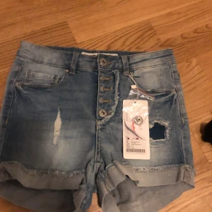 Nya shorts stl S - Supersnygga shorts från New Yorker. Nya med tags kvar. Stl S.