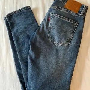 Ett par nästintill nya Levis 512 jeans Nypris 1350kr Storlek W29 L32