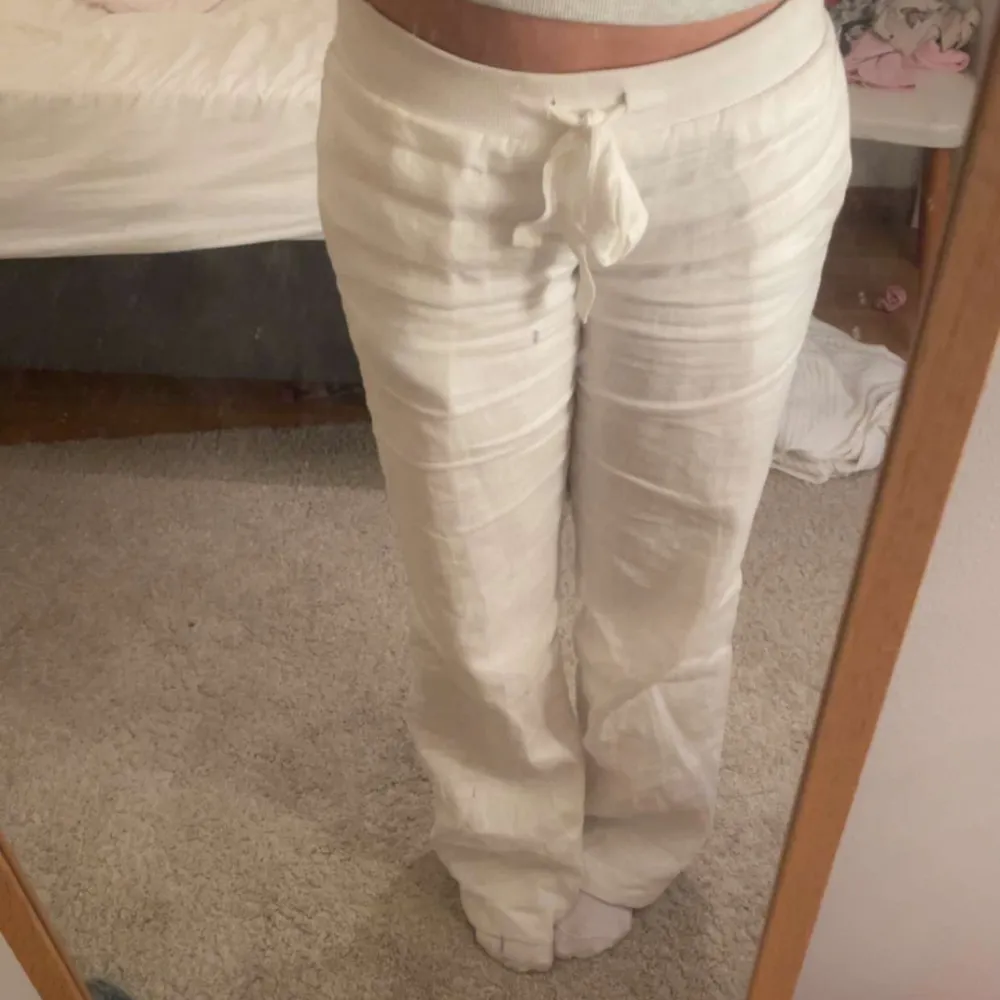 säljer mina Alobha linnebyxor, i den gamla modellen 😍 sälj inte längre, jätte fin modell, mee bootcut formade och lågmidjade. Använt 2 gånger, köpte på alobhas hemsida. Jätte fint skick ❤️❤️. Jeans & Byxor.