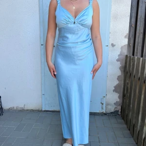 Adoore nimes - Adoore nimes ljusblå klänning i strl 40