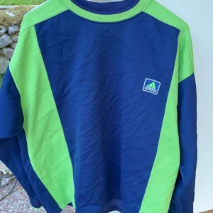 Adidas retro sweatshirt  - Adidas retro sweatshirt vintage ej använd! 