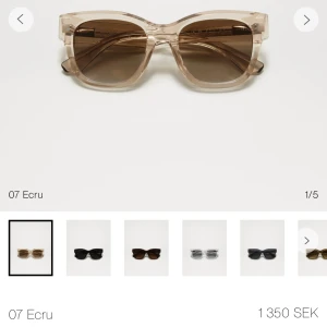 Chimi 07 - Solglasögon ifrån chimi i färgen ecru modell 07. Använda Max 2 ggr, dem är i jätte fint skick. Box tillkommer💕