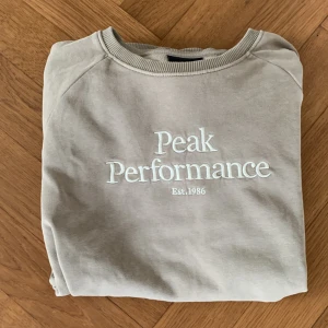 Peak performance tröja - Säljer peakpreformance tröja. Tröjan är helt oskadad strlk: 160. Hör av er.