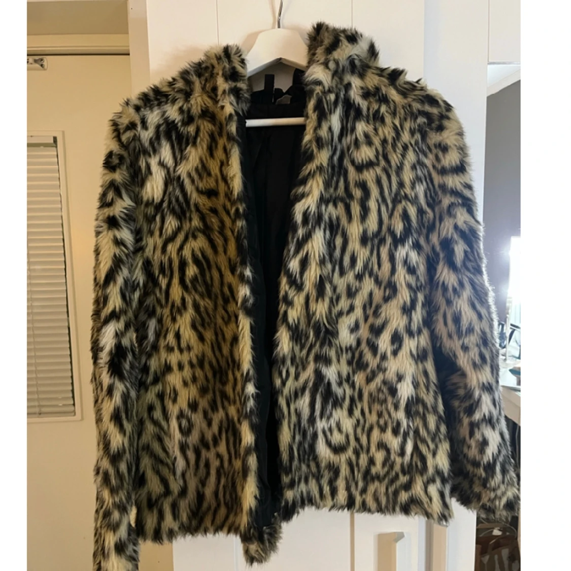 Fluffig leopardjacka