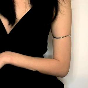 Upper Arm band, 18k white gold plated sterling silver, In pretty good condition. from Csaw Jewelry