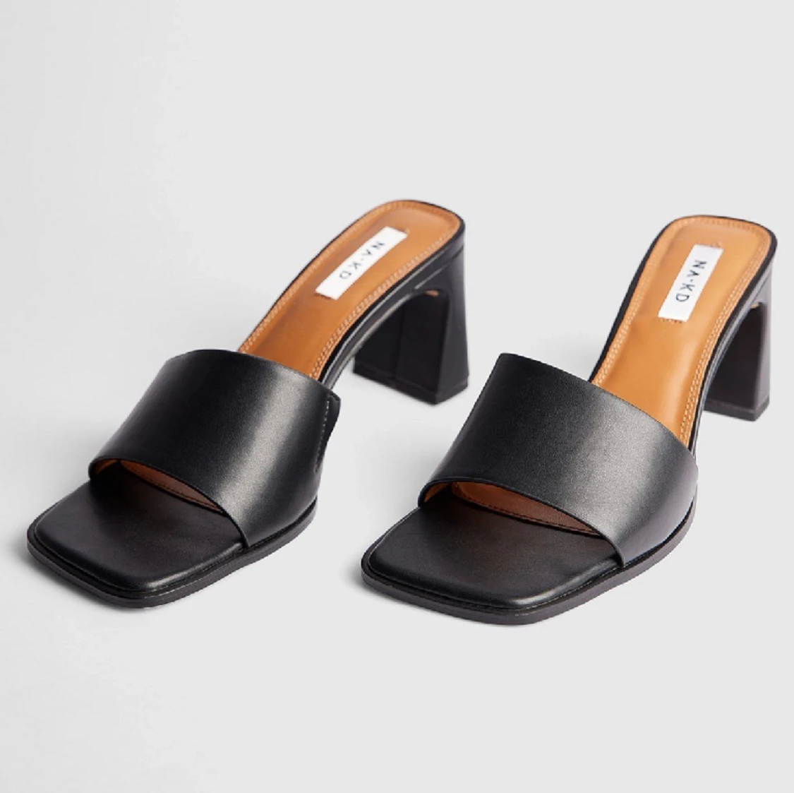 Sandaler med utsvängd blockhäl - 90