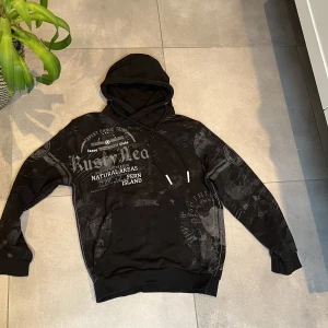 Drainer hoodie - Köpte denhär från sellpy för några månader sen men har ALDRIG använt den, därför säljer jag den! Den är skitcool och baggy🫶🏻