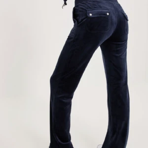 Juicy byxor  - Använder inte längre. Köpta på Nelly för 1199