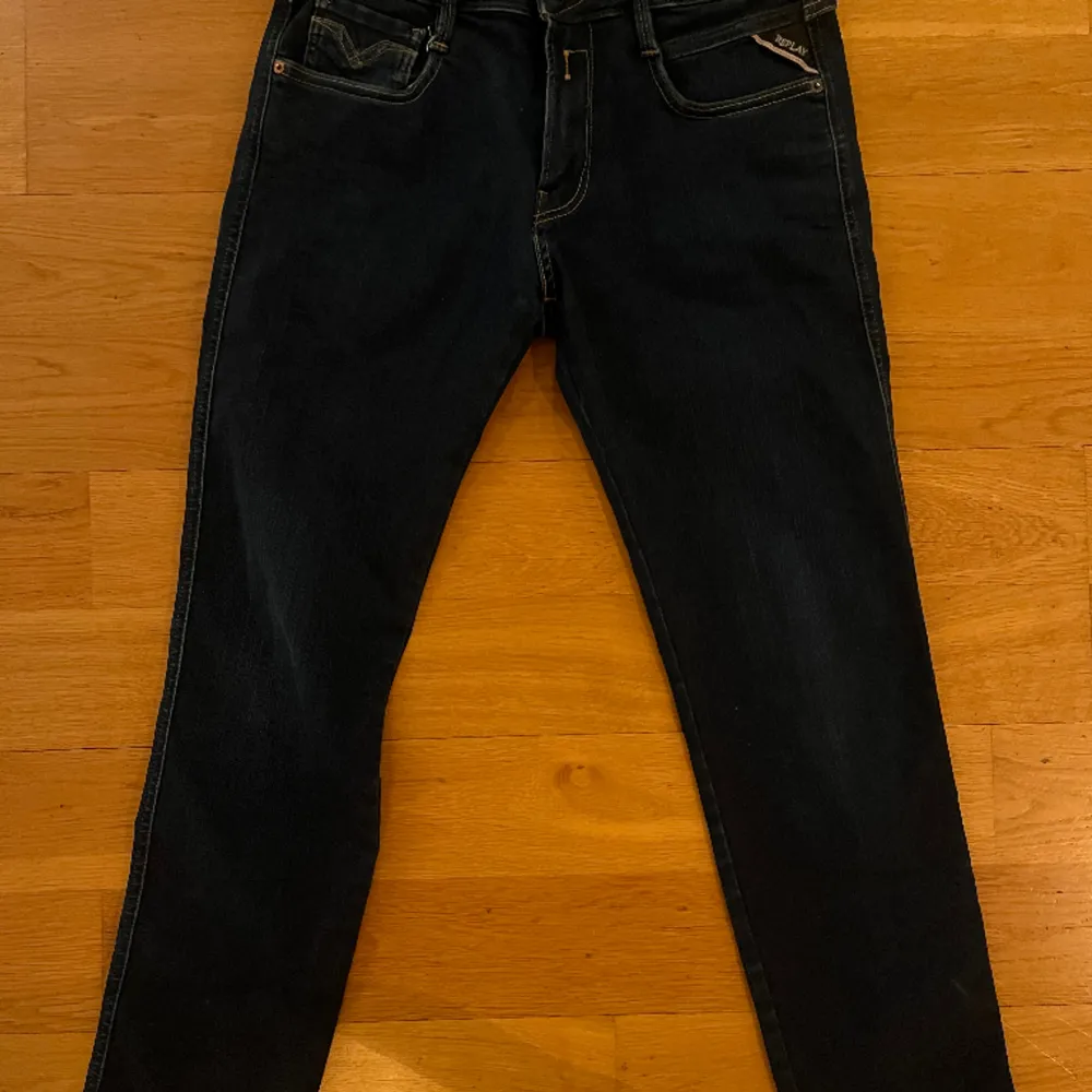 Säljer dessa sköna Anbass Replay jeansen som har storleken  w30 L32. Möts upp här i Göteborg men kan också fraktas. Jeans & Byxor.