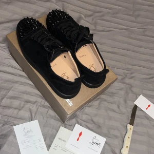 Christian Louboutin - 8/10 skick, allt OG medföljer!