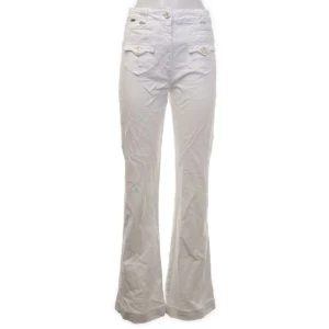 Vintage Just Cavalli jeans  - Köpt på sellpy men förstora för mig. Midrise. Långa ben(jag är 172cm o de går till marken på mig). Knapparna är vita med guldetaljer. W:29, midjemått: ~78cm 