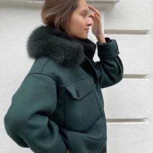 Intressekoll på min Meotine jacka - Fin och bra skick!  En knapp som fattas men går enkelt att fixa.  Öppen för byten. 