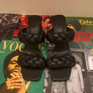 Festliga klackar! - Svarta klackar, använda endast två gånger :)