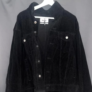 Weekday tröjor  - Weekday tröjor vid köp av två 550kr en av dom får ni 300kr för 