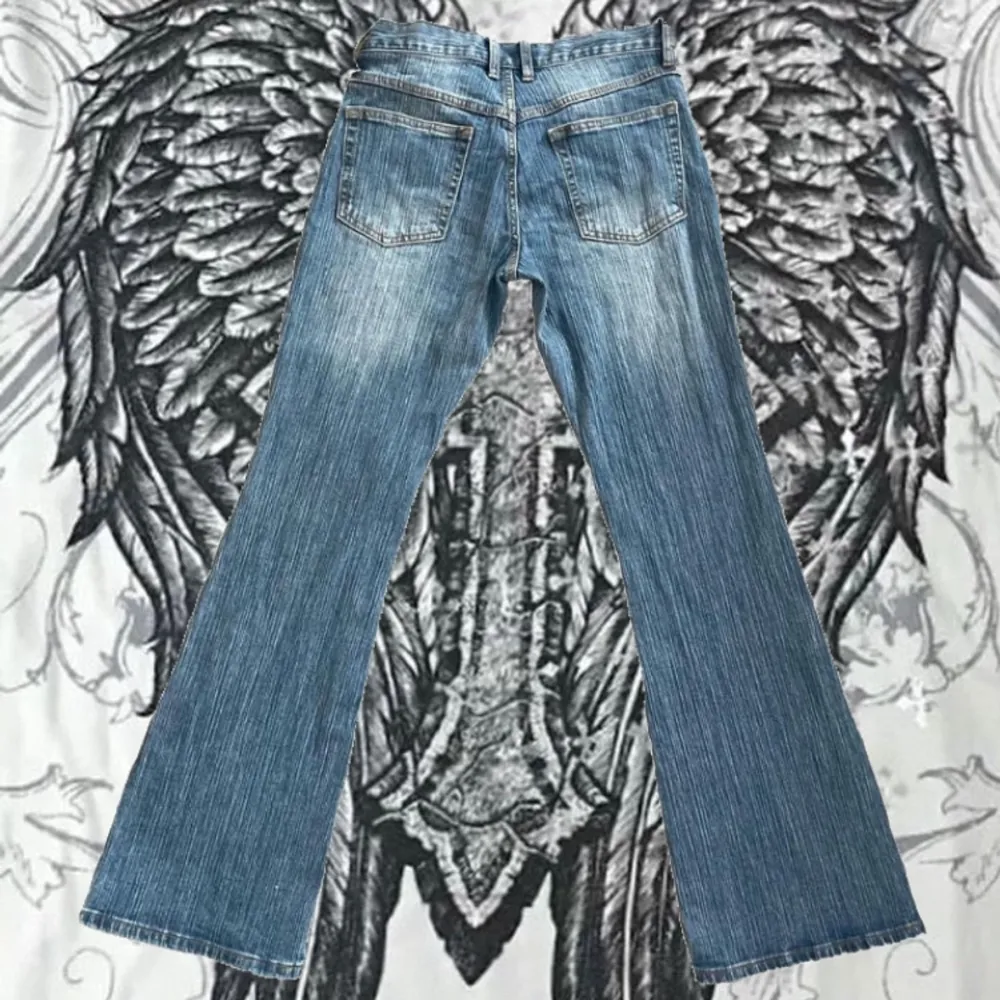 superfina low waist jeans från brandy knappt använda <3 skriv vid mer frågor🤍 SKRIV INNAN NI KÖPER! . Jeans & Byxor.