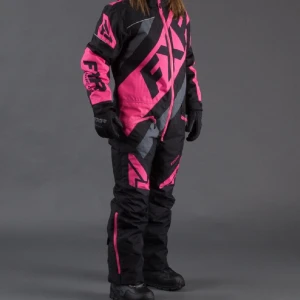 FXR overall - Helt ny, oanvänd overall från FXR. Tyvärr för stor.💖💖 Köpt för ca 4000kr. Passar M/L