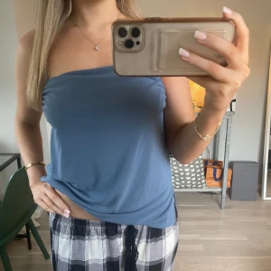 Söt blå topp💗 - En jättefin blå topp från Zara. Passar perfekt till vardagen eller fest. (Skriv för fler bilder)💗