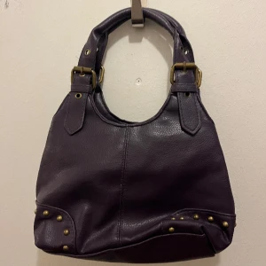 Vintage väska - Söt lila väska köpt secondhand 💘