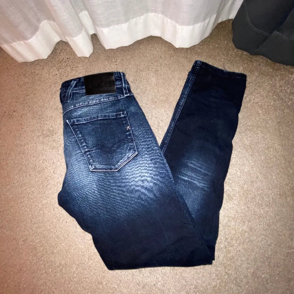 Feta replay jeans i modellen Anbass | 10/10 sick inga defekter | Storlek 30 i midja, 32 i längd | Nypris 1899 - mitt pris 799.. Jeans & Byxor.