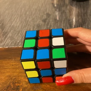 Rubisk kub - En rubiks kub säljs då jag inte vet hur man löser sånna. Köparen står för frakten 