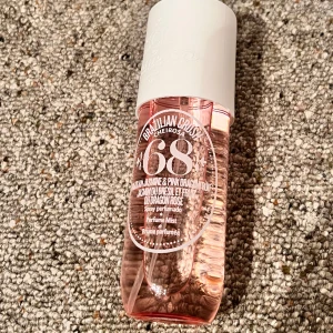 Sol de Janeiro  - Säljer denna oanvända body mist från sol de Janeiro i nummer 68 240ml är det i flaskan. Aldrig använd. Nypris ca 400kr säljer för 300 inklusive frakt 
