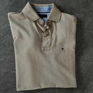 Tommy hilfiger Piké  - Tommy hilfiger piké använd men riktigt bra skick med inga defekter. Pris kan diskuteras
