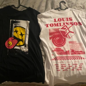 Louis Tomlinson t-shirt - Intressekoll på min merch från Louis Tomlinson, båda är köpta 2022. Dem har knappt används och hänger mest i min garderob, därav väldigt bra skick🥰 Tryck inte på köp nu!
