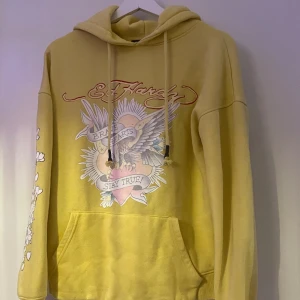 Ed Hardy tröja - Ed Hardy tröja, använda en par gånger, skriv om du undrar något mer.