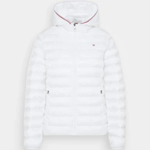 Tommy Hilfiger Jacka  - Köpt på Zalando: Padded jacket, Allvädersjacka  Helt ny, bara testad en gång. 