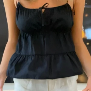 Topp⭐️⭐️💓💓 - Supersöt topp , justerbar i banden dör uppe så du kan knyta dem hur du vill⭐️⭐️💓💓