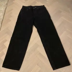 Svarta baggy Levis Jeans, i princip oanvända. Storlek 33/30 men är egentligen 32/32