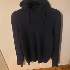 Säljarna denna hoodie då den inte kommer till någon användning 