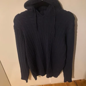 Hoodie  - Säljarna denna hoodie då den inte kommer till någon användning 
